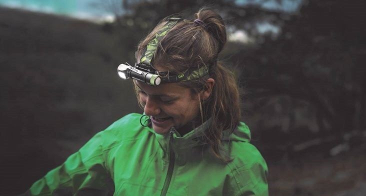 Akú čelovku si vziať na bicyklovanie, beh, bežecké lyžovanie alebo turistiku a kempovanie?