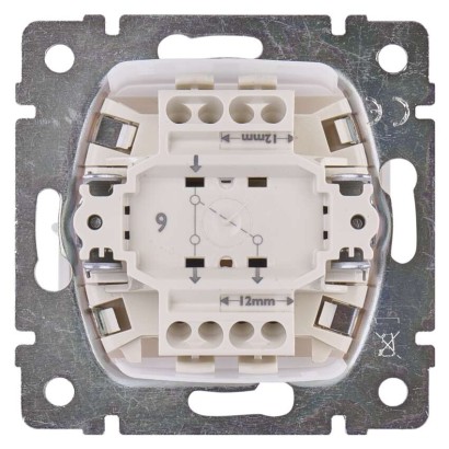 Legrand Valena přepínač střídavý č. 6, IP44, stříbrný