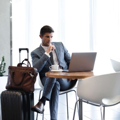 Ceļojuma universālais adapteris ārzemēs (Āzijā, Āzijā, Āfrikā)