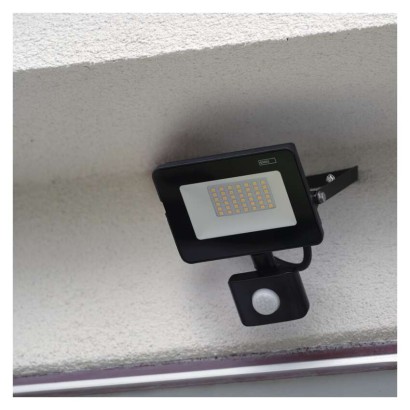 LED reflektor SIMPO s pohybovým čidlem, 30 W, černý, neutrální bílá
