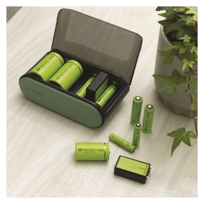 GP Univerzális töltő GP B631