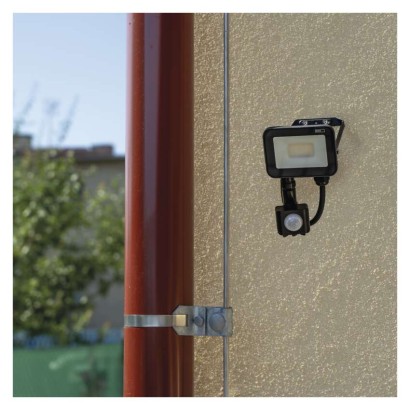 EMOS LED reflektor INOVO 10W 1100lm mozgásérzékelőve IP65 term. fehér