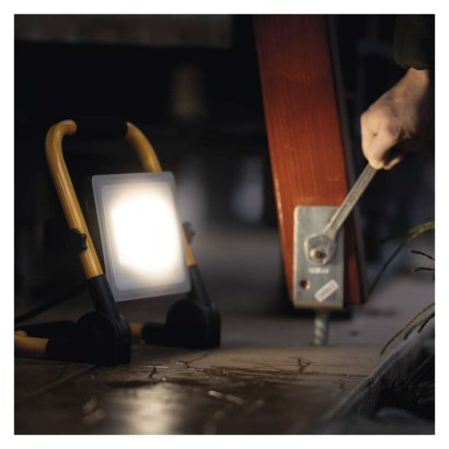 LED reflektor ILIO přenosný, 51 W, černý/žlutý, neutrální bílá