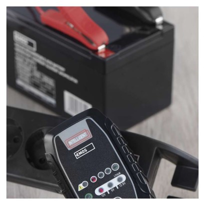 EMOS Autó akkumulátor töltő 6/12V 0,8A