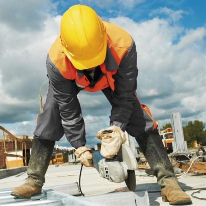 Prodlužovací kabel 10 m / 4 zásuvky / s vypínačem / černo-červený / guma-neopren / 1,5 mm2