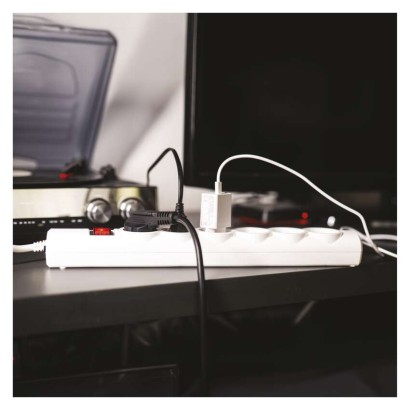 Pārsprieguma aizsargs – 6 kontaktligzdas, 5 m, balts