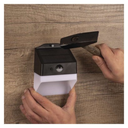 EMOS LED SOLAR lámpatest LUNIS PIR, 200lm IP65 természetes fehér