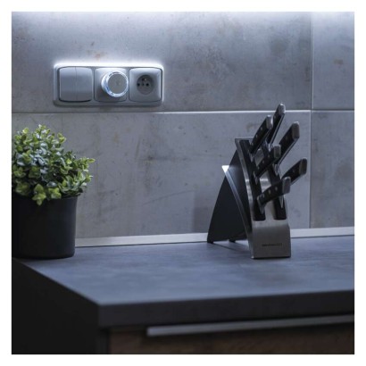 LED naktslampa P3306 ar fotosensoru, spraudņa tipa