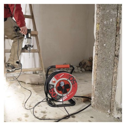 Venkovní prodlužovací kabel na bubnu 50 m / 4 zásuvky / černý / guma / 230 V / 1,5 mm2