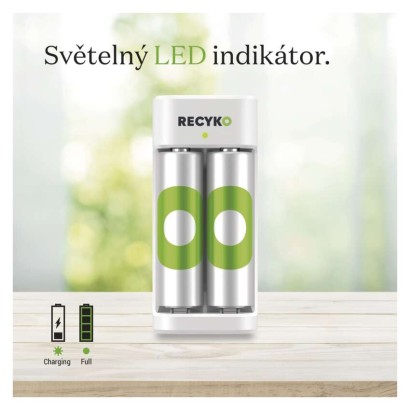 Nabíječka baterií GP Eco E221 + 2× AA ReCyko 2100