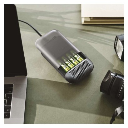 GP Akkumulátor töltő Charge 10 S491 + 4× AA