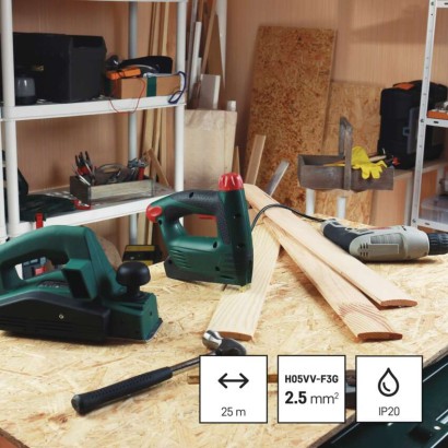 Kábeldob 25 m / 4 aljzat / fekete / PVC / 230 V / 2,5 mm2