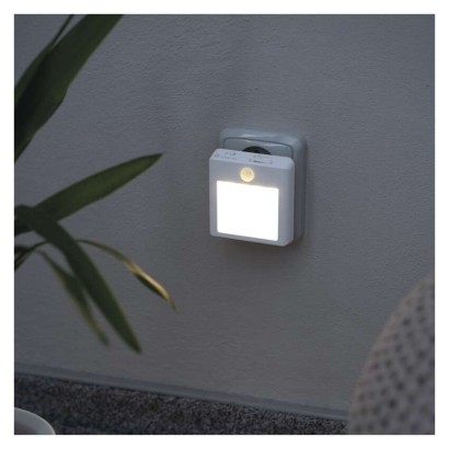 LED noční světlo P3319 s pohybovým čidlem do zásuvky