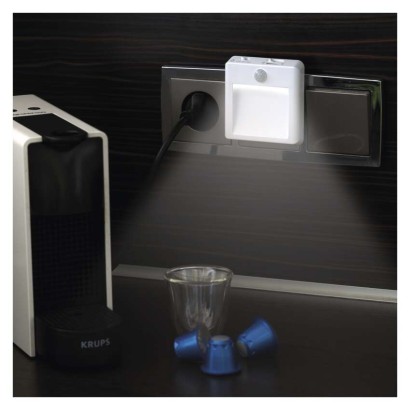 LED noční světlo P3319 s pohybovým čidlem do zásuvky