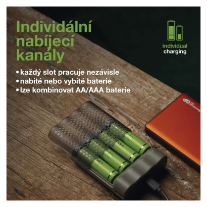 Nabíječka baterií GP Speed M451 + 4× AA ReCyko 2700