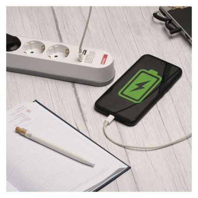 Hosszabbító 2 m / 3 aljzat / kapcsolós / fehér / 1× USB-A + 1× USB-C  / 1,5 mm2