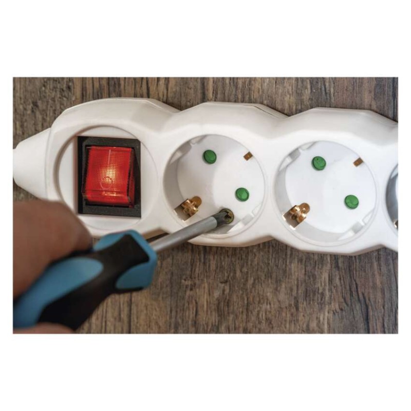 Hosszabbító 2 m / 6 aljzat / kapcsolós / fehér / PVC / 1 mm2