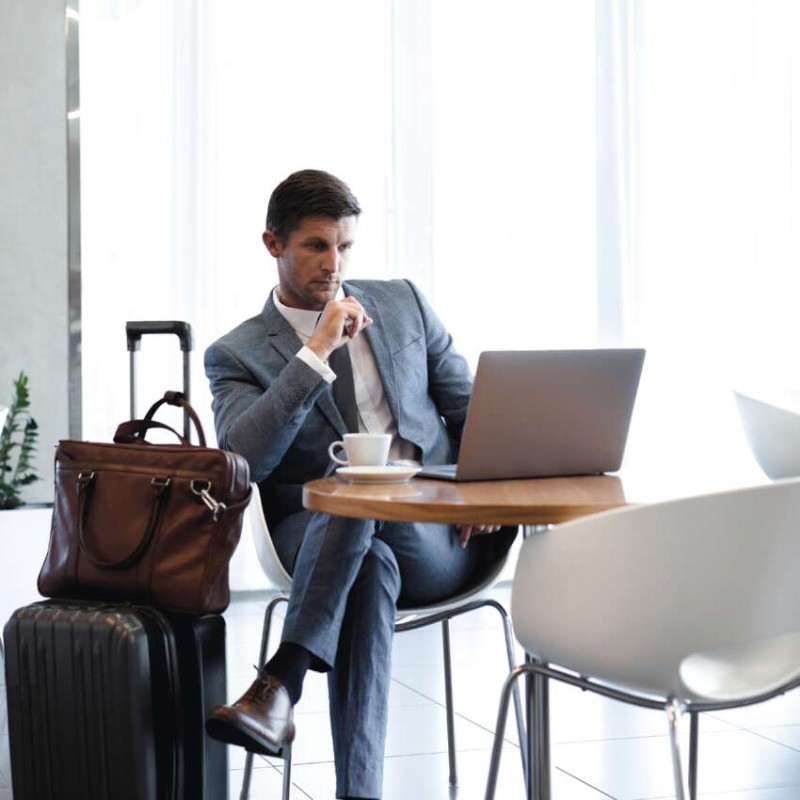 Ceļojuma universālais adapteris ārzemēs (Āzijā, Āzijā, Āfrikā)