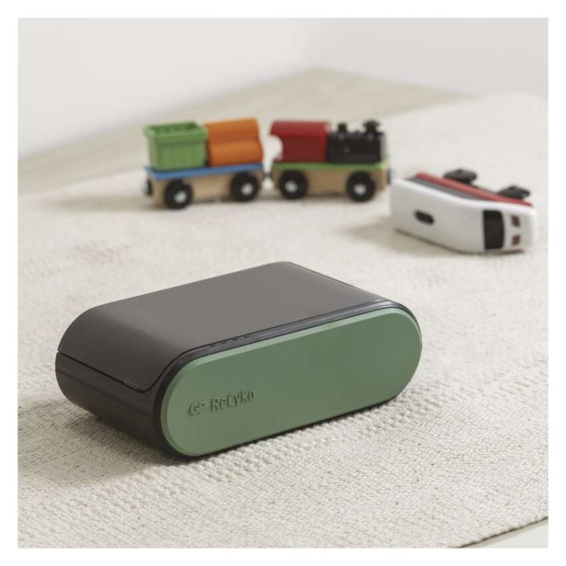 GP Univerzális töltő GP B631