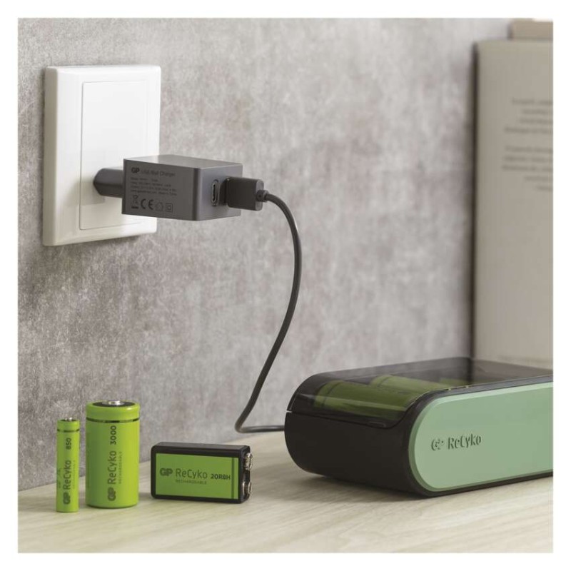 GP Univerzális töltő GP B631