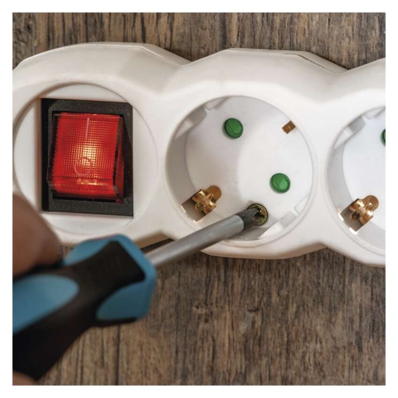 Ilgintuvas 1,5 m / 3 lizdai / su jungikliu / baltas / PVC / 1 mm2 