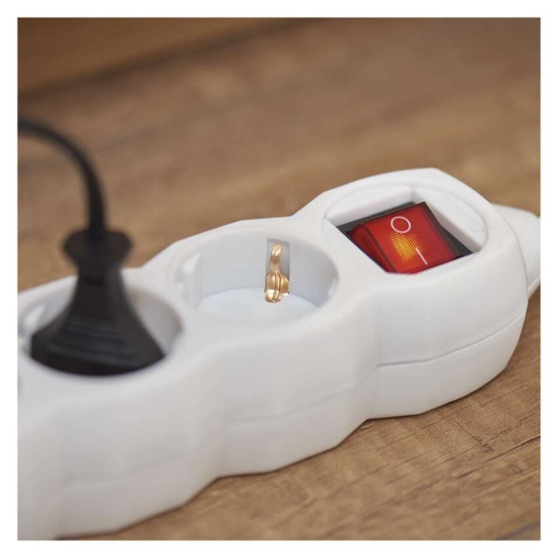 Ilgintuvas 1,5 m / 3 lizdai / su jungikliu / baltas / PVC / 1 mm2 