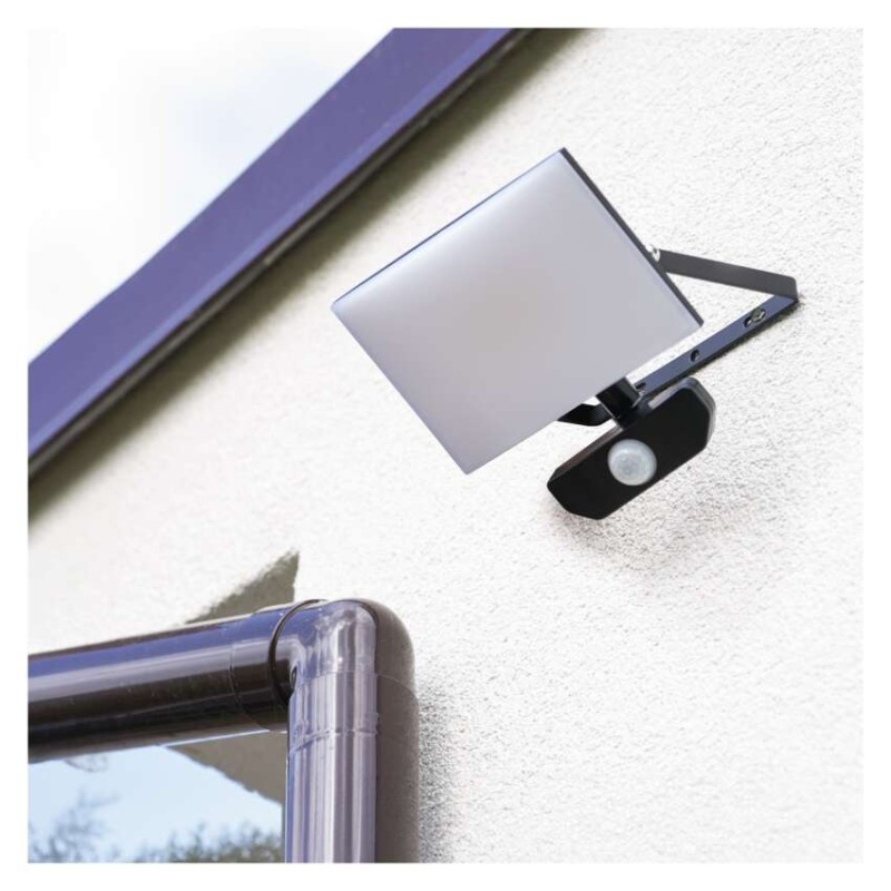 LED-es reflektor TAMBO mozgásérzékelővel, 50 W, 5000 lm, fekete