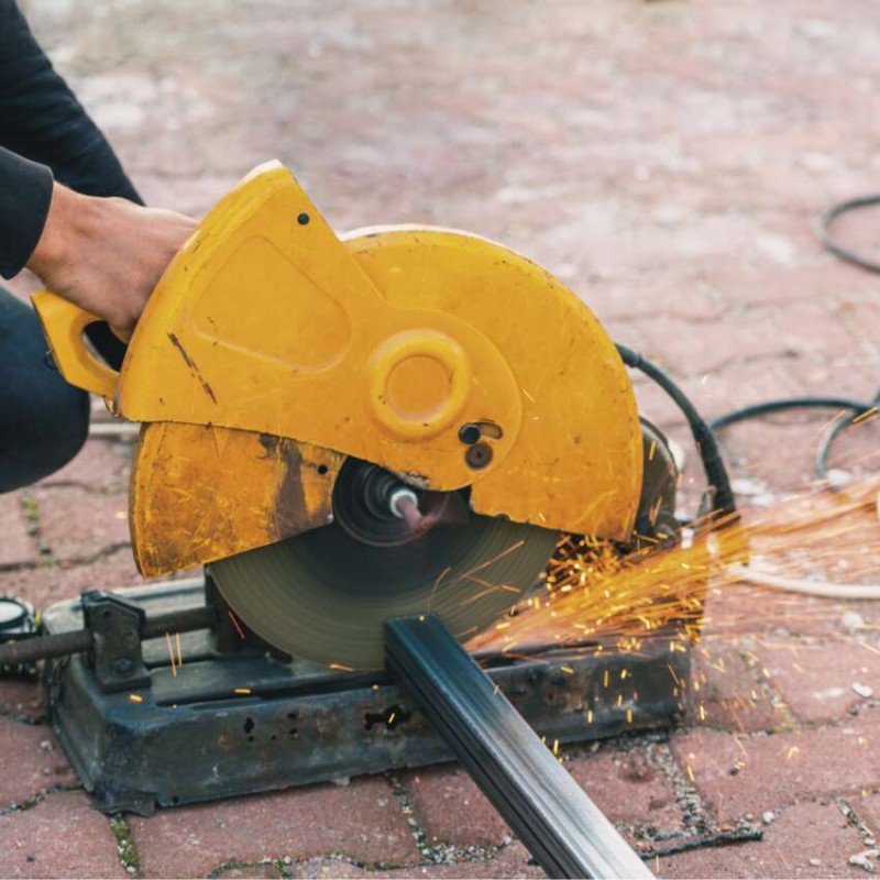 Prodlužovací kabel 1,5 m / 1 zásuvka / bílý / PVC / 1 mm2