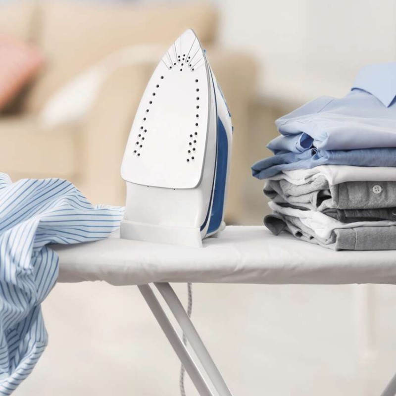 Przedłużacz 5 m / 4 gniazda / biały / PVC / 1 mm2