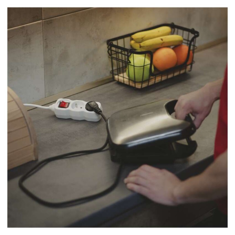 Prodlužovací kabel 2 m / 2 zásuvky / s vypínačem / bílý / PVC / 1 mm2