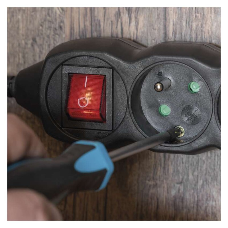 Przedłużacz 3 m / 3 gniazda / z wyłącznikiem / czarny / PVC / 1 mm2