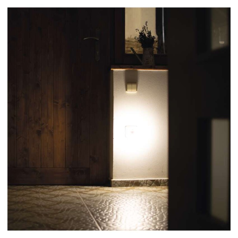 LED noční světlo P3314 s fotosenzorem do zásuvky