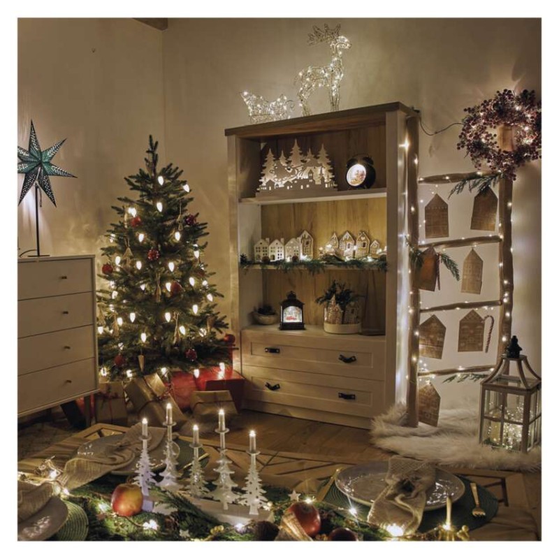 LED Ziemassvētku vītne – priežu čiekuri, 1,7 m, 2x AA, lietošanai iekštelpās, silti balta