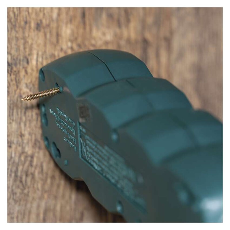 Przedłużacz 2 m / 3 gniazda / z wyłącznikiem / zielona / PVC / 1 mm2