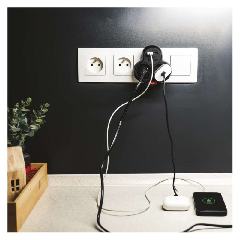 Rozbočovací zásuvka 2×, vyp., 1×USB-A+1×USB-C, černá