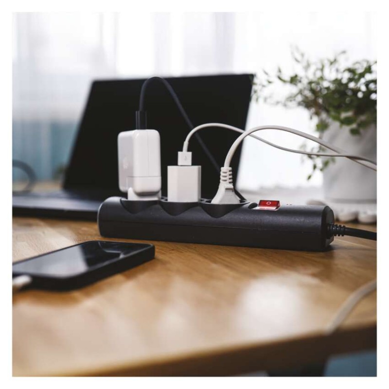 Pārsprieguma aizsargs – 3 kontaktligzdas, 1,5 m, melns