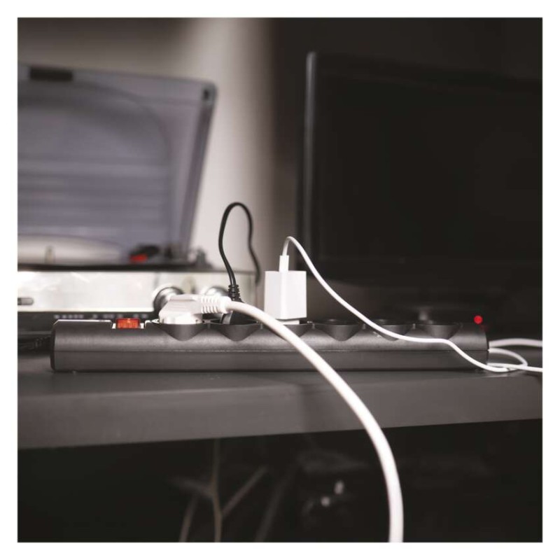 Pārsprieguma aizsargs – 6 kontaktligzdas, 1,5 m, melns