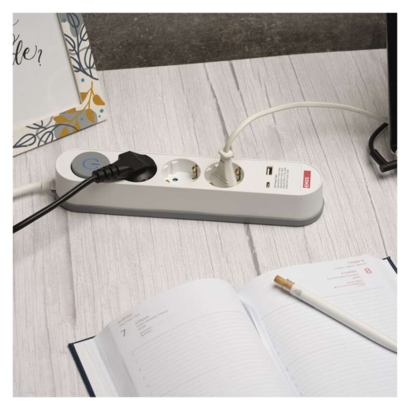 Ilgintuvas 2 m / 3 lizdai / su jungikliu / baltas / 1× USB-A + 1× USB-C / 1,5 mm2 