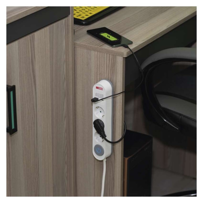 Ilgintuvas 2 m / 3 lizdai / su jungikliu / baltas / 1× USB-A + 1× USB-C / 1,5 mm2 