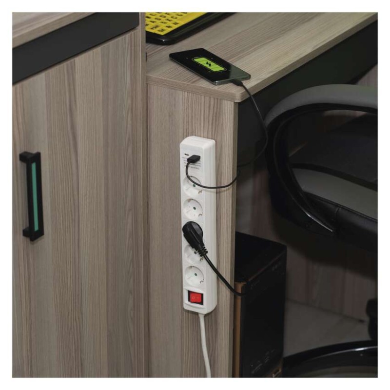 Hosszabbító 3 m / 5 aljzat / kapcsolós / fehér / 1× USB-A + 1× USB-C  / 1,5 mm2