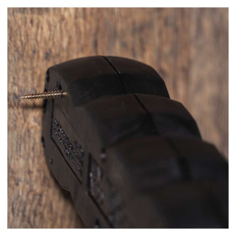 Ilgintuvas 1,5 m / 3 lizdai / su jungikliu / juodas / PVC / 1 mm2 