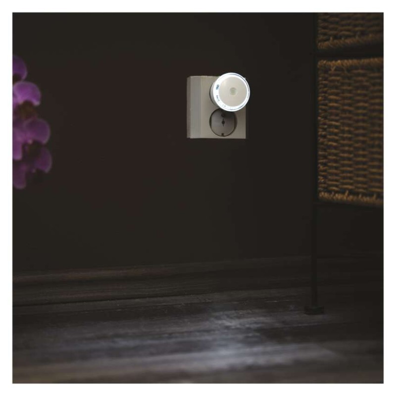 LED naktslampa P3306 ar fotosensoru, spraudņa tipa