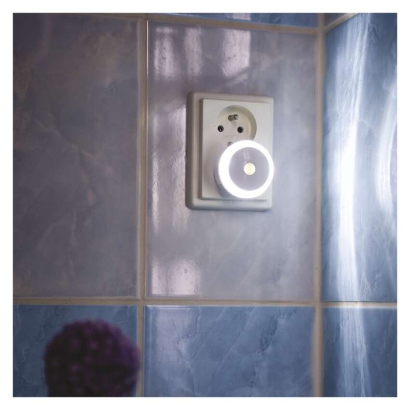 LED naktslampa P3306 ar fotosensoru, spraudņa tipa