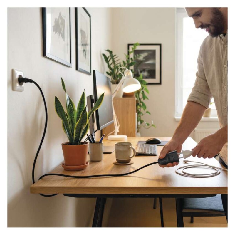 Przedłużacz 3 m / 1 gniazdo / czarny / PVC / 0,75 mm2