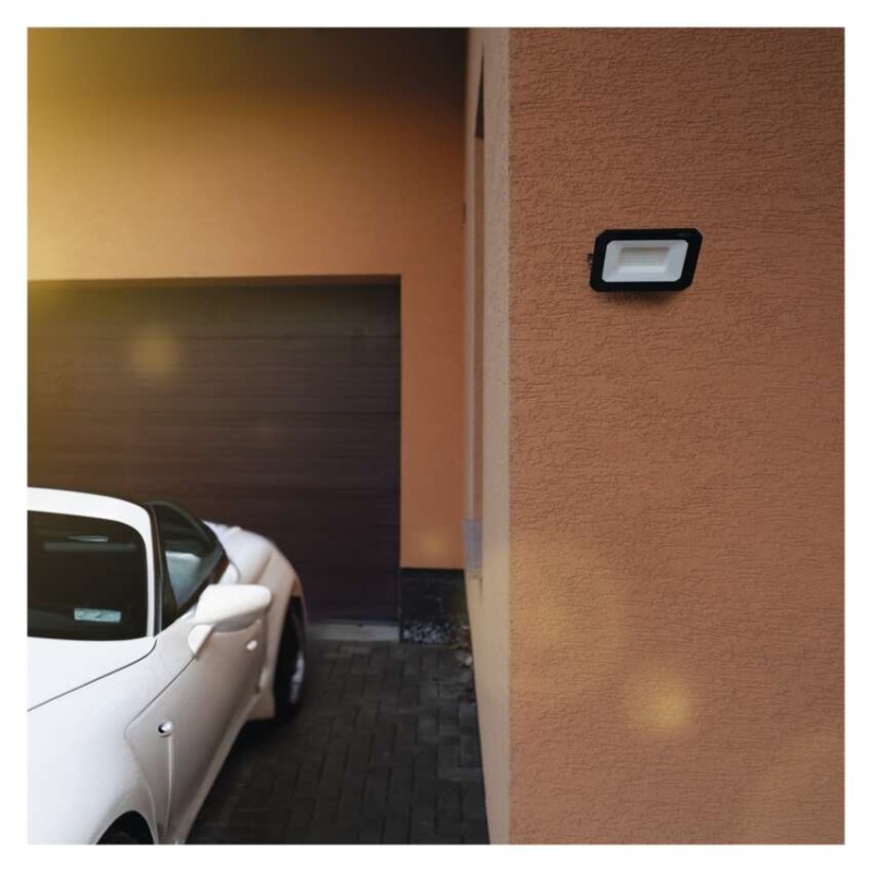 LED reflektor SIMPO 30 W neutrálna biela