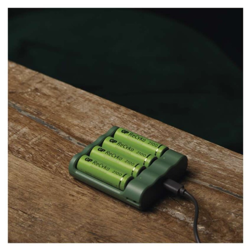GP USB nabíjačka batérií Everyday B421 + 4AA GP ReCyko 2700