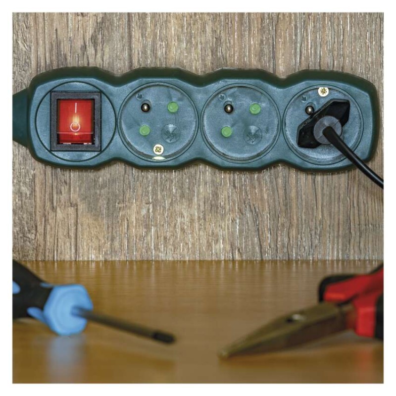 Prodlužovací kabel 2 m / 3 zásuvky / s vypínačem / zelený / 1 mm2