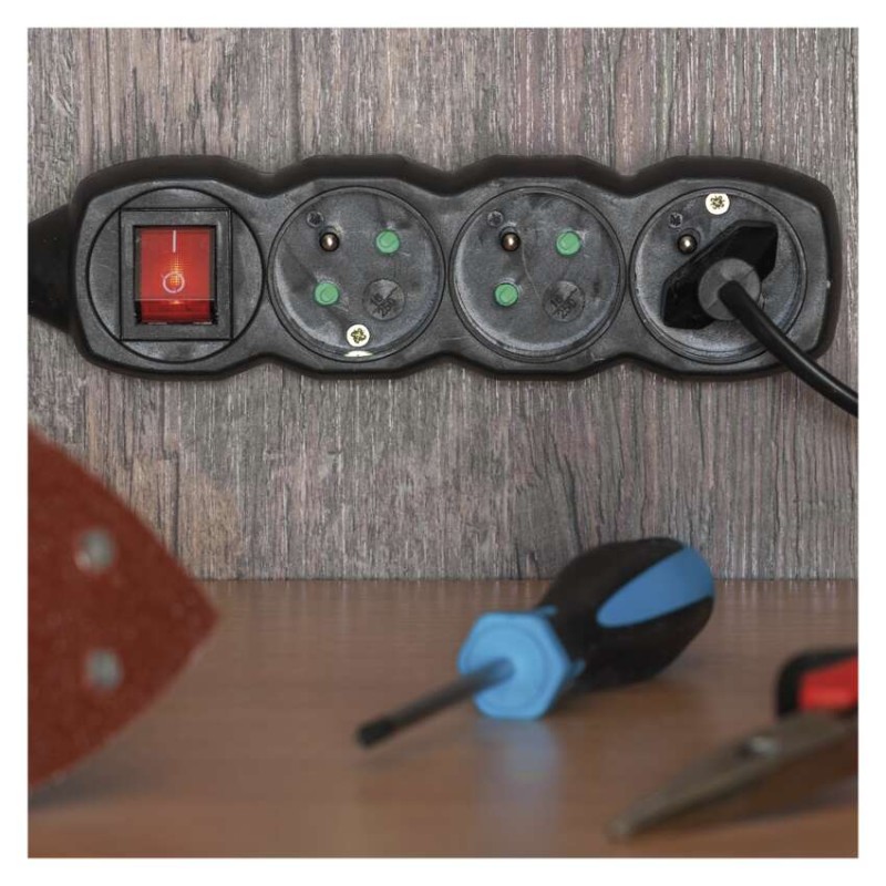 Prodlužovací kabel 2 m / 3 zásuvky / s vypínačem / černý / PVC / 1 mm2