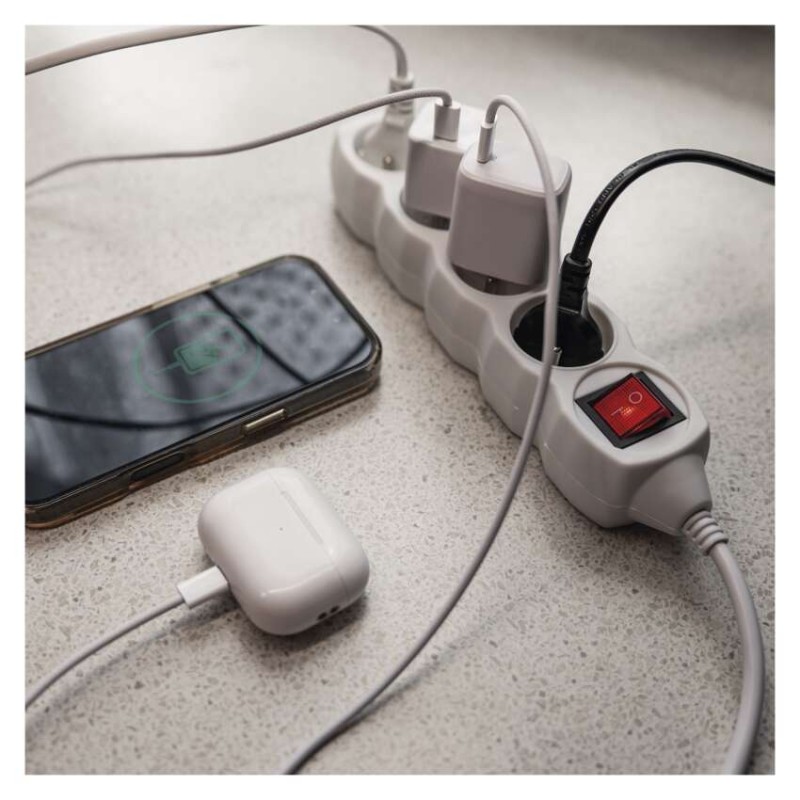 Prodlužovací kabel 5 m / 4 zásuvky / s vypínačem / bílý / PVC / 1 mm2
