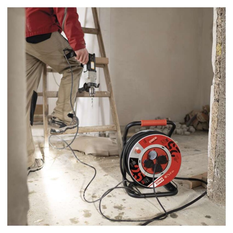 Venkovní prodlužovací kabel na bubnu 25 m / 4 zásuvky / černý / guma / 230 V / 1,5 mm2